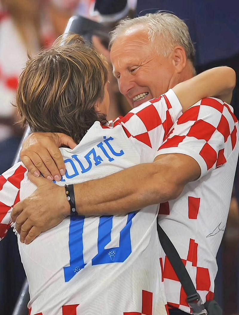 说唱歌手GAI祝贺铜梁龙冲超成功，官方回复：GAI哥我们做到了