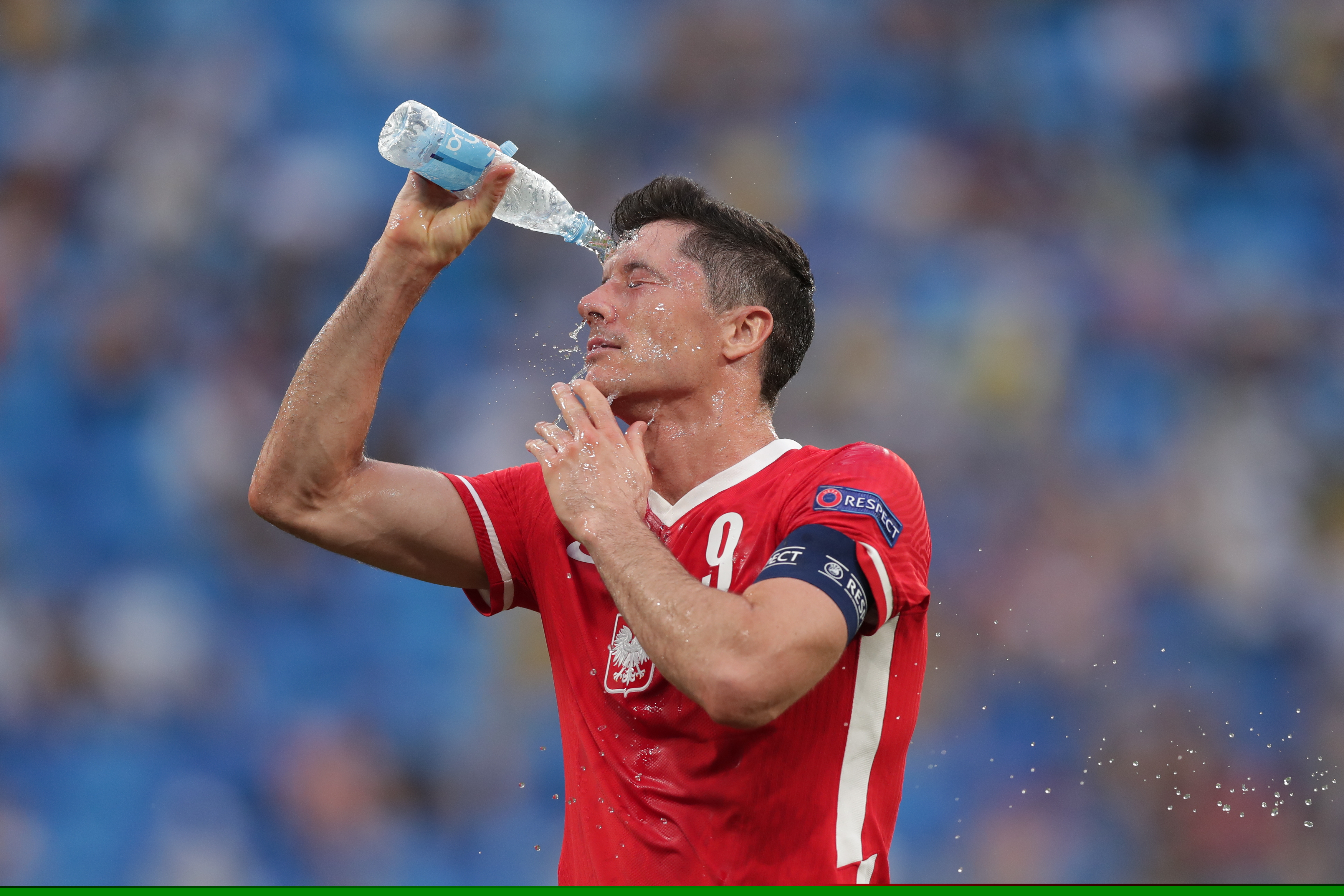 美记：马刺不愿放弃卡斯尔和哈珀，即便交易对象是字母哥