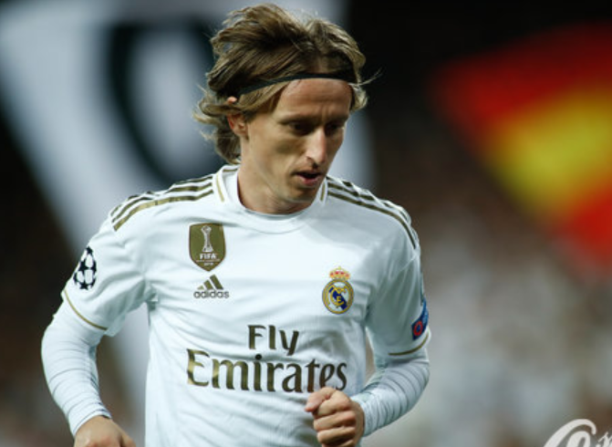 浓眉：弗拉格在琢磨如何在高压下打好球，把球稳稳传给队友