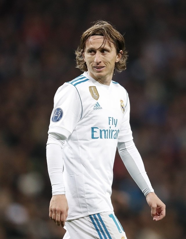 邵佳一独立带队时间不足一年半，此前曾担任国足助教