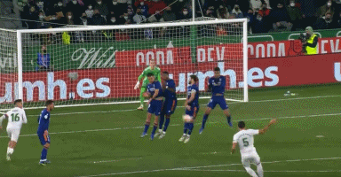 为欧洲杯预热，半决赛及决赛举办场地温布利球场进行无人机表演